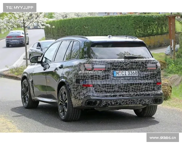 全尺寸才hold得住这个颜值，新款宝马X7 M60i车型亮相，搭V8+轻混